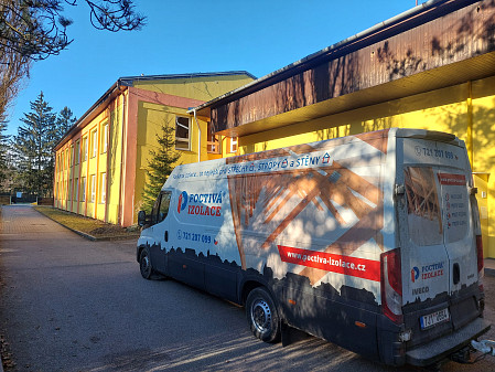 Izolace stropu základní školy v Kostelci u Jihlavy